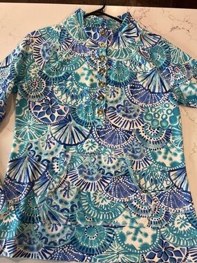 Lilly Pulitzer women’s popover. Size medium